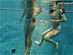 2 luxurious amateurs showcasing their bodies off under water